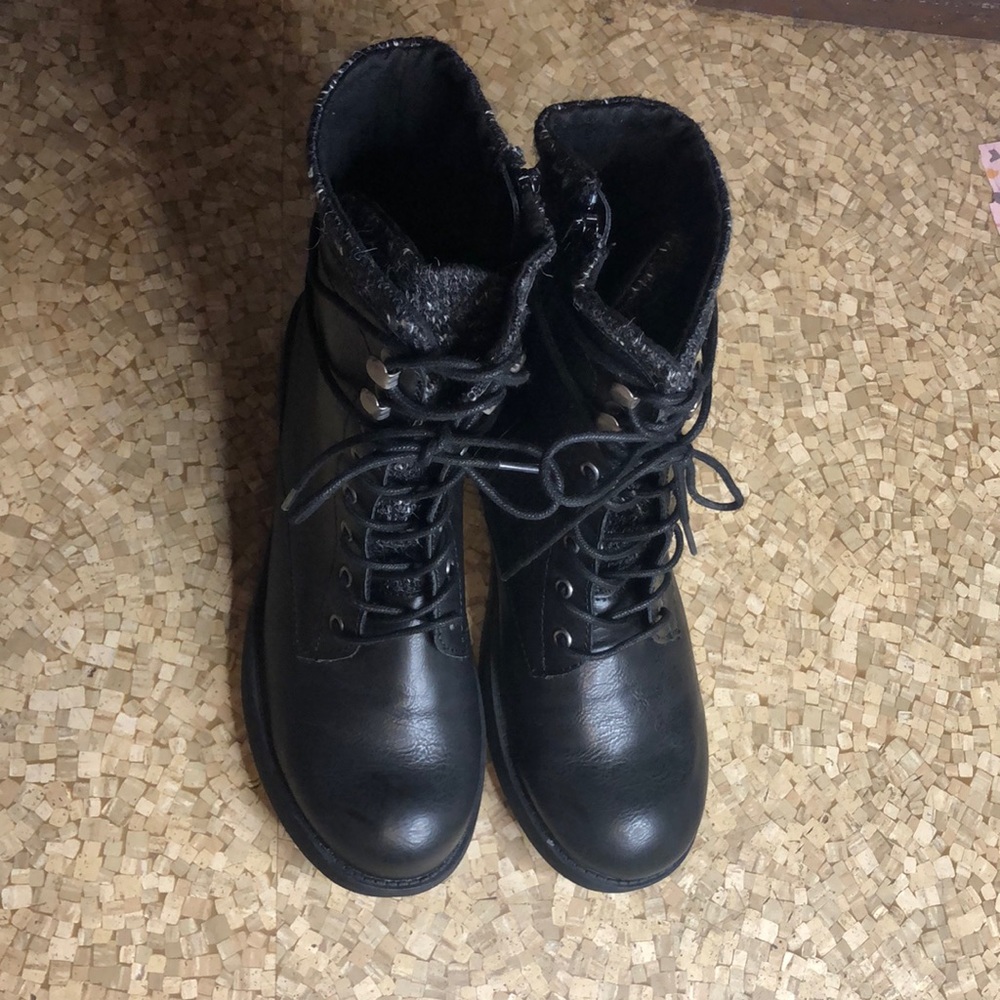 NWOT Rocket Dog Black Tie/Zip up Boots